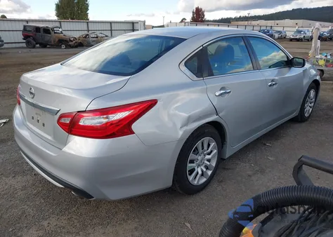2017 Nissan Altima 2.5 S z USA, uszkodzony, nr VIN 1N4AL3AP4HN327949